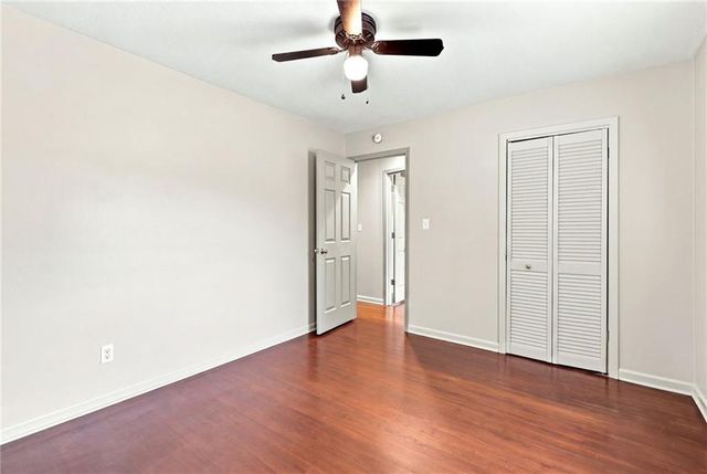 621 NW Fair Lane, Lee's Summit, MO 64063