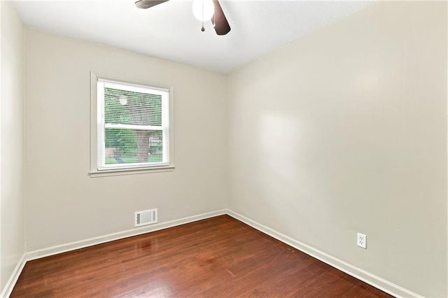 621 NW Fair Lane, Lee's Summit, MO 64063