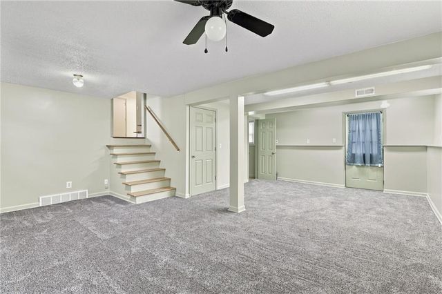 621 NW Fair Lane, Lee's Summit, MO 64063