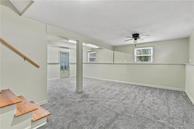 621 NW Fair Lane, Lee's Summit, MO 64063