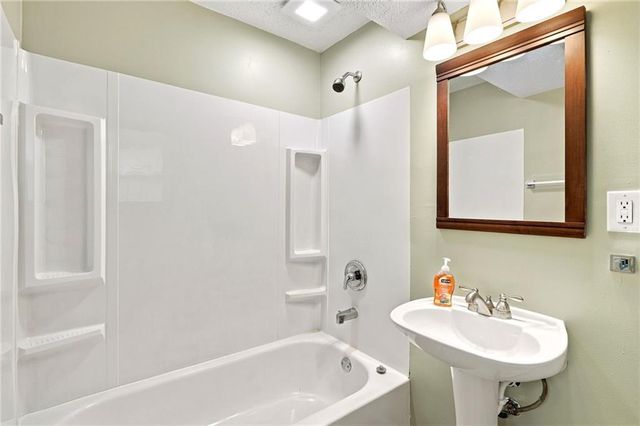 621 NW Fair Lane, Lee's Summit, MO 64063