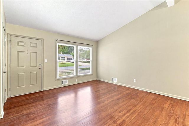 621 NW Fair Lane, Lee's Summit, MO 64063