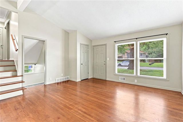 621 NW Fair Lane, Lee's Summit, MO 64063