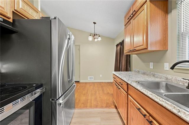 621 NW Fair Lane, Lee's Summit, MO 64063