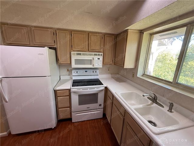 1147 Captains Bridge, Dayton, OH 45458