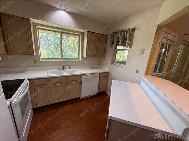 1147 Captains Bridge, Dayton, OH 45458