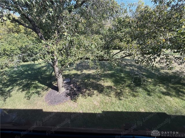 1147 Captains Bridge, Dayton, OH 45458