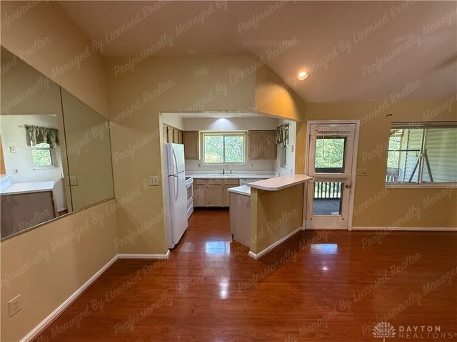 1147 Captains Bridge, Dayton, OH 45458