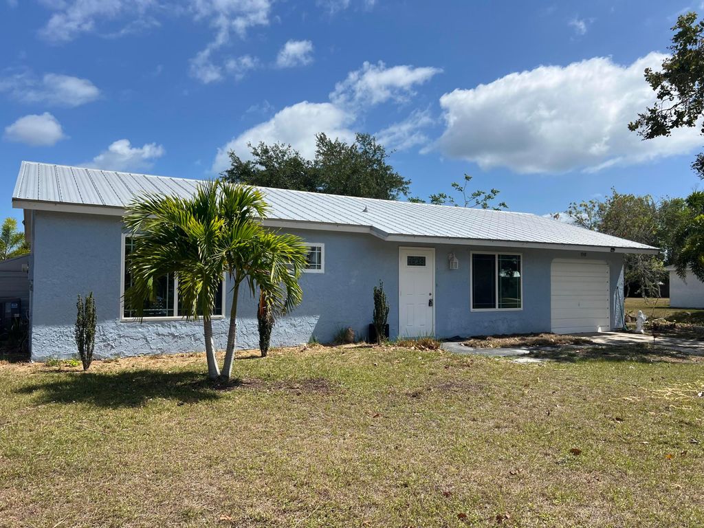 2142 SE East Dunbrooke Circle, Port St. Lucie, Port St Lucie, FL 34984