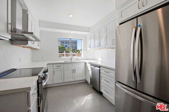 339 N Oakhurst Drive 301, Beverly Hills, CA 90210