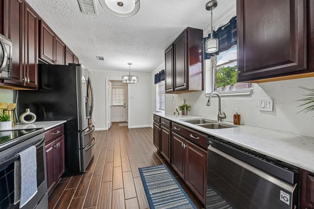 4418 Saffron Lane, Friendswood, TX 77546
