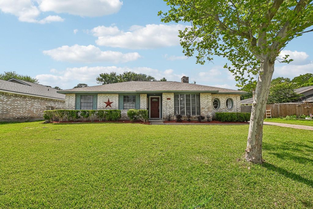 4418 Saffron Lane, Friendswood, TX 77546