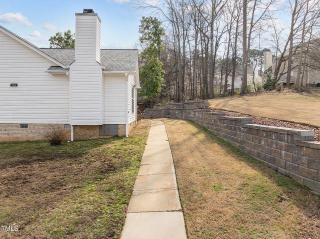 100 W Acres Crescent, Cary, NC 27519
