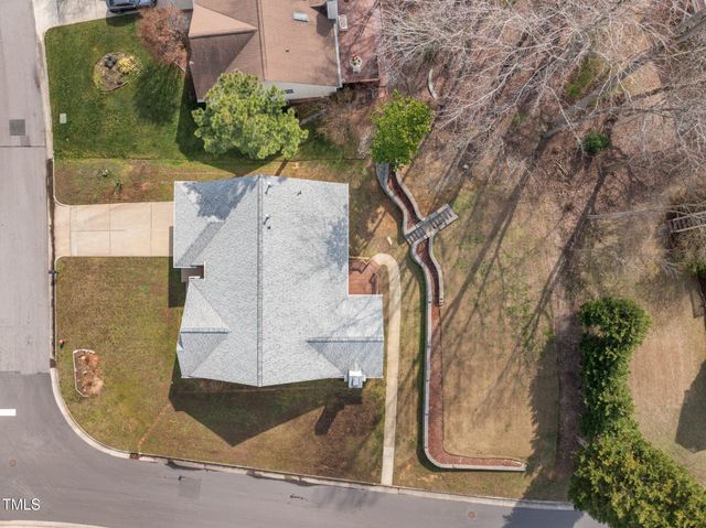 100 W Acres Crescent, Cary, NC 27519