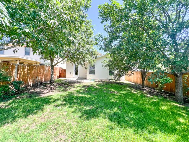 298 Jack Rabbit LN, Buda, TX 78610