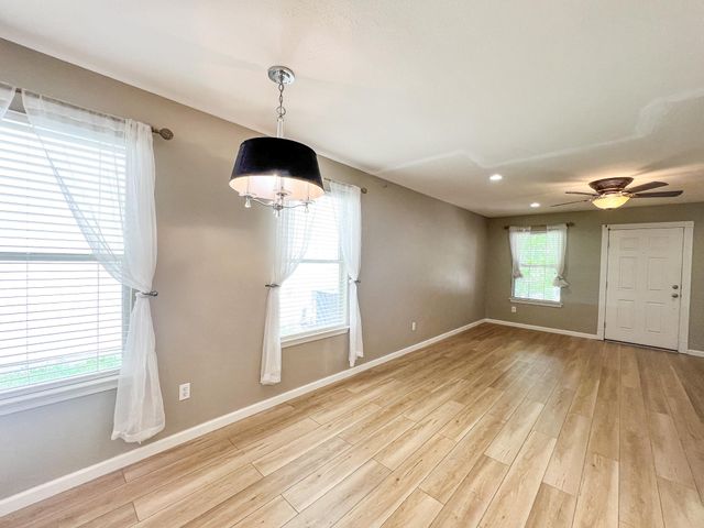 298 Jack Rabbit LN, Buda, TX 78610