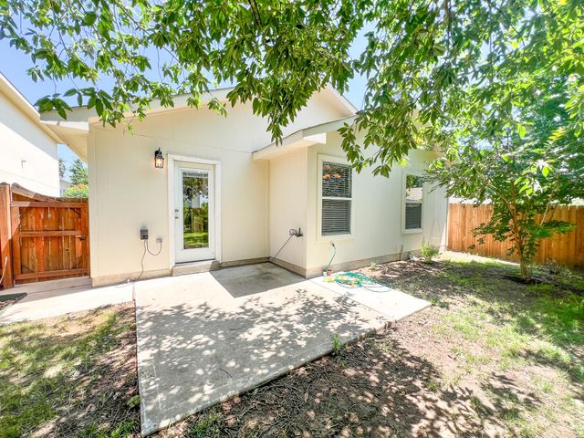 298 Jack Rabbit LN, Buda, TX 78610