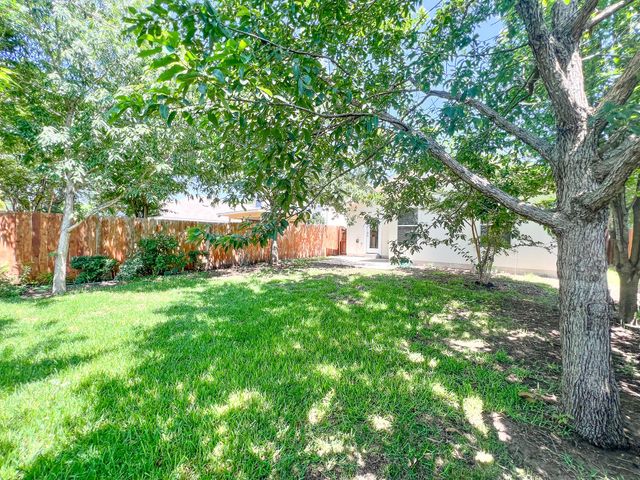 298 Jack Rabbit LN, Buda, TX 78610