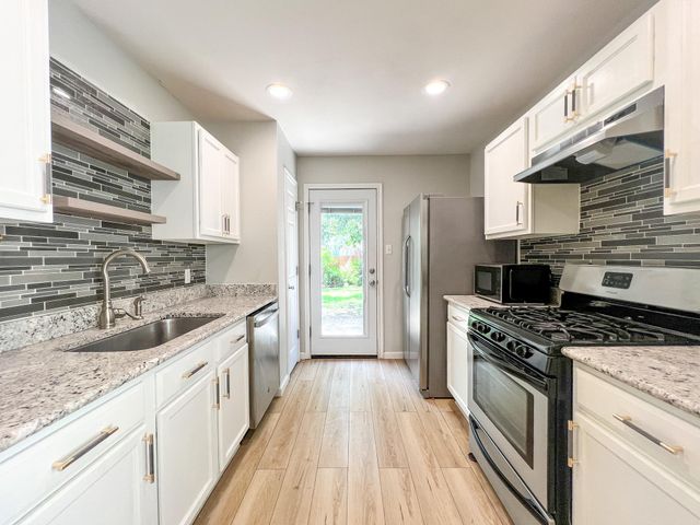 298 Jack Rabbit LN, Buda, TX 78610