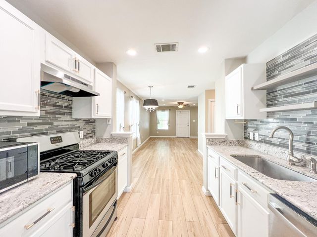 298 Jack Rabbit LN, Buda, TX 78610