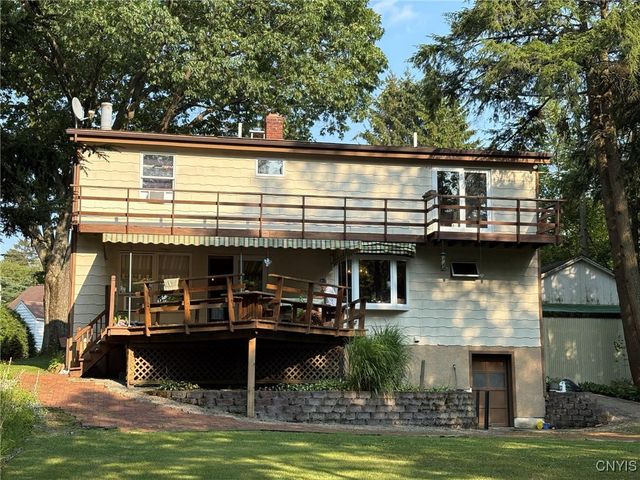 18 Morris Circle, New Hartford, NY 13413