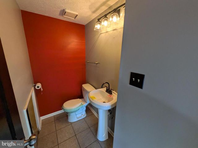 2707 GREENWOOD DR, Lindenwold, NJ 08021