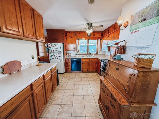 28 Warner Drive, Tipp City, OH 45371