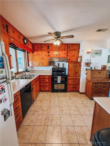 28 Warner Drive, Tipp City, OH 45371