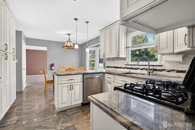 12 Mershon Lane, Plainsboro, NJ 08536