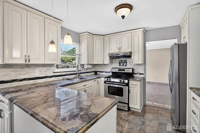 12 Mershon Lane, Plainsboro, NJ 08536