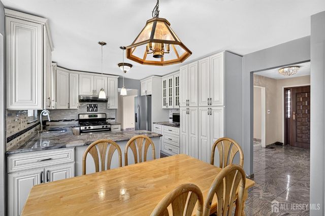 12 Mershon Lane, Plainsboro, NJ 08536
