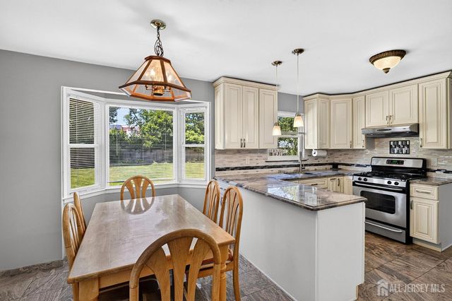 12 Mershon Lane, Plainsboro, NJ 08536