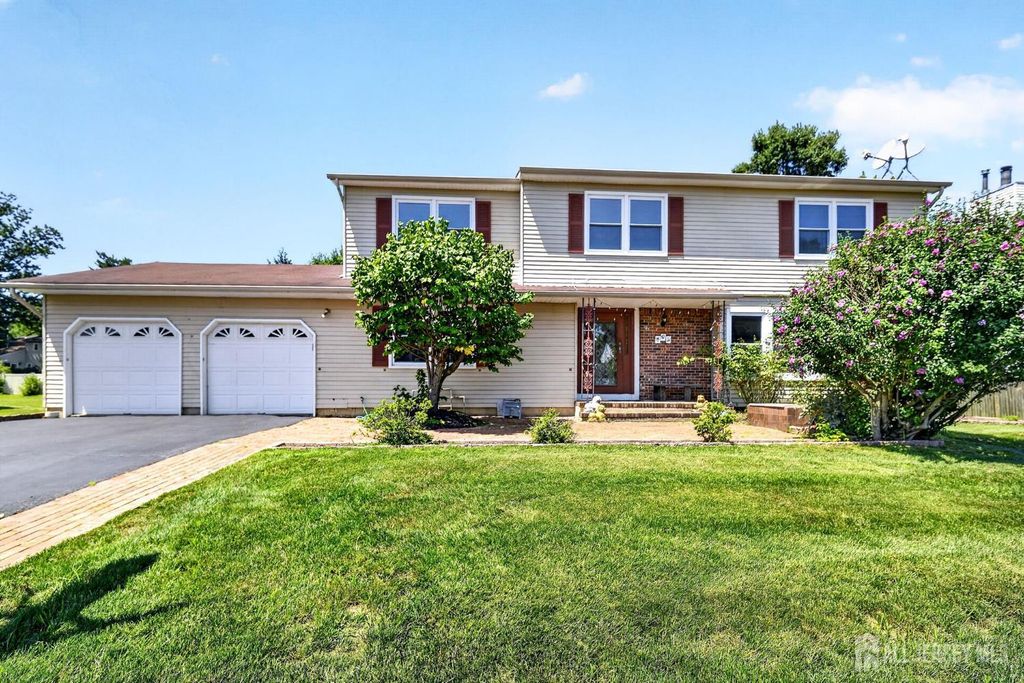 12 Mershon Lane, Plainsboro, NJ 08536