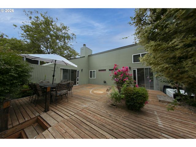 1785 Nw ROLLING HILL Dr, Beaverton, OR 97006