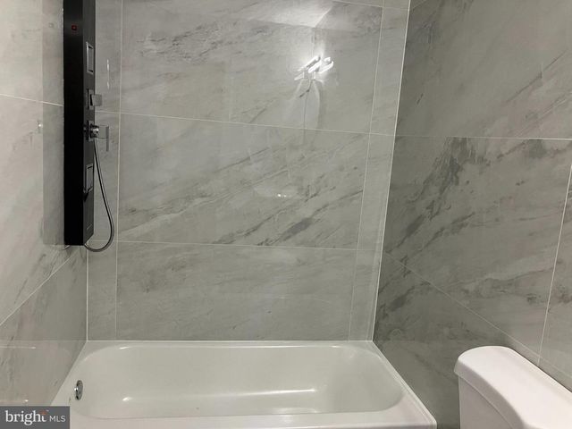 2096 SCARBOROUGH WAY, Bushkill, PA 18324