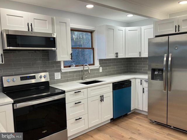 2096 SCARBOROUGH WAY, Bushkill, PA 18324