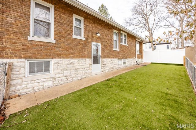 8 Kircher Place, Belleville, IL 62220