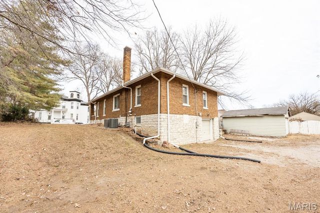 8 Kircher Place, Belleville, IL 62220