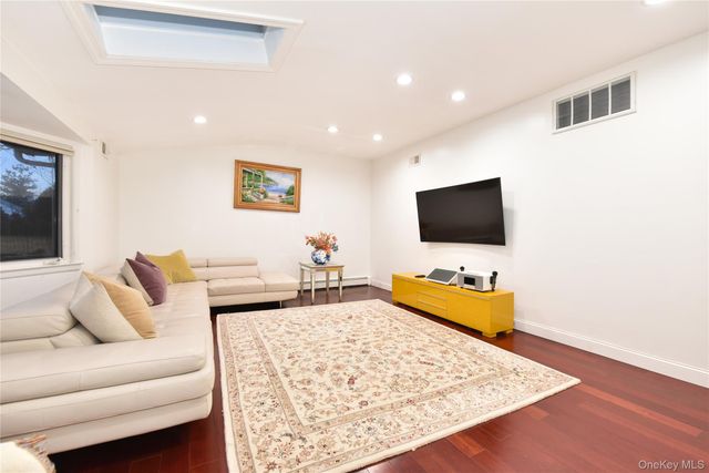 116 Nottingham Road, Manhasset Hills, NY 11040