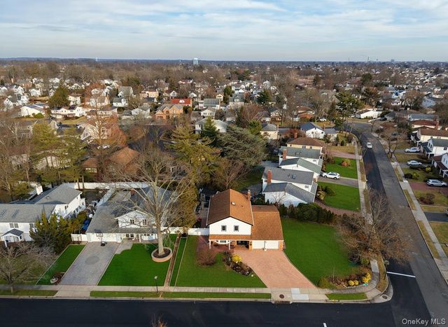 116 Nottingham Road, Manhasset Hills, NY 11040