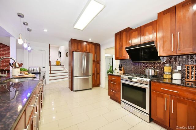 116 Nottingham Road, Manhasset Hills, NY 11040