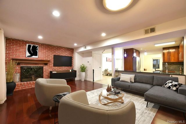 116 Nottingham Road, Manhasset Hills, NY 11040