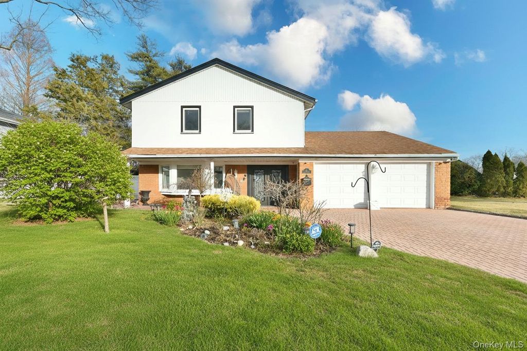 116 Nottingham Road, Manhasset Hills, NY 11040