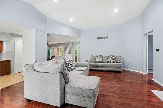 5635 Stanhope Street, West Bloomfield Twp, MI 48322