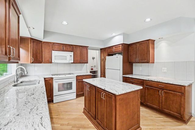 5635 Stanhope Street, West Bloomfield Twp, MI 48322