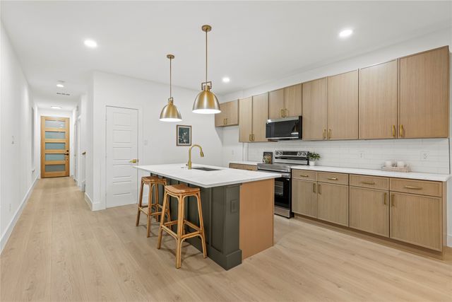 2331 Bethurum Avenue, Dallas, TX 75215