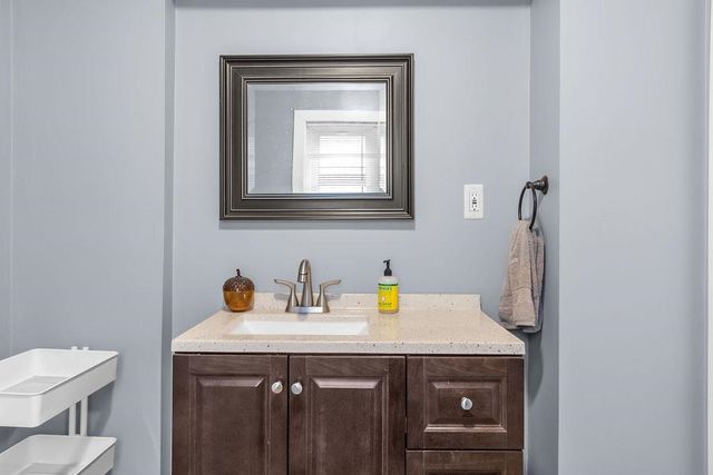 36 S Maple Street, Manchester, NH 03103