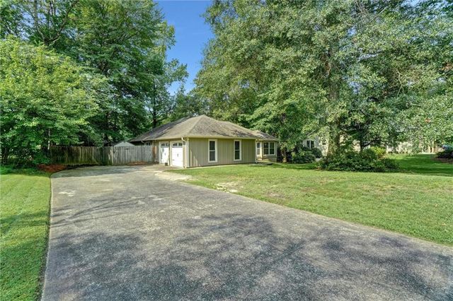 3115 Country Lake Drive, Powder Springs, GA 30127