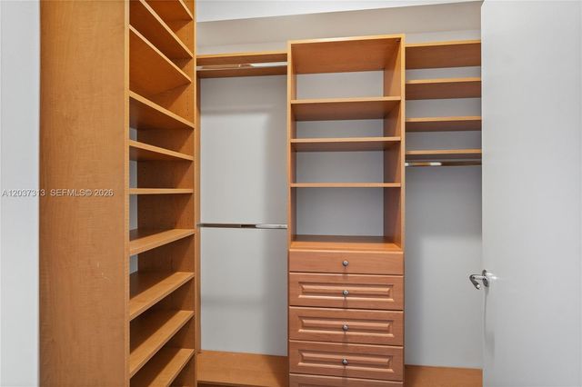 20000 E Country Club Drive 306, Aventura, FL 33180