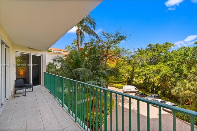 20000 E Country Club Drive 306, Aventura, FL 33180